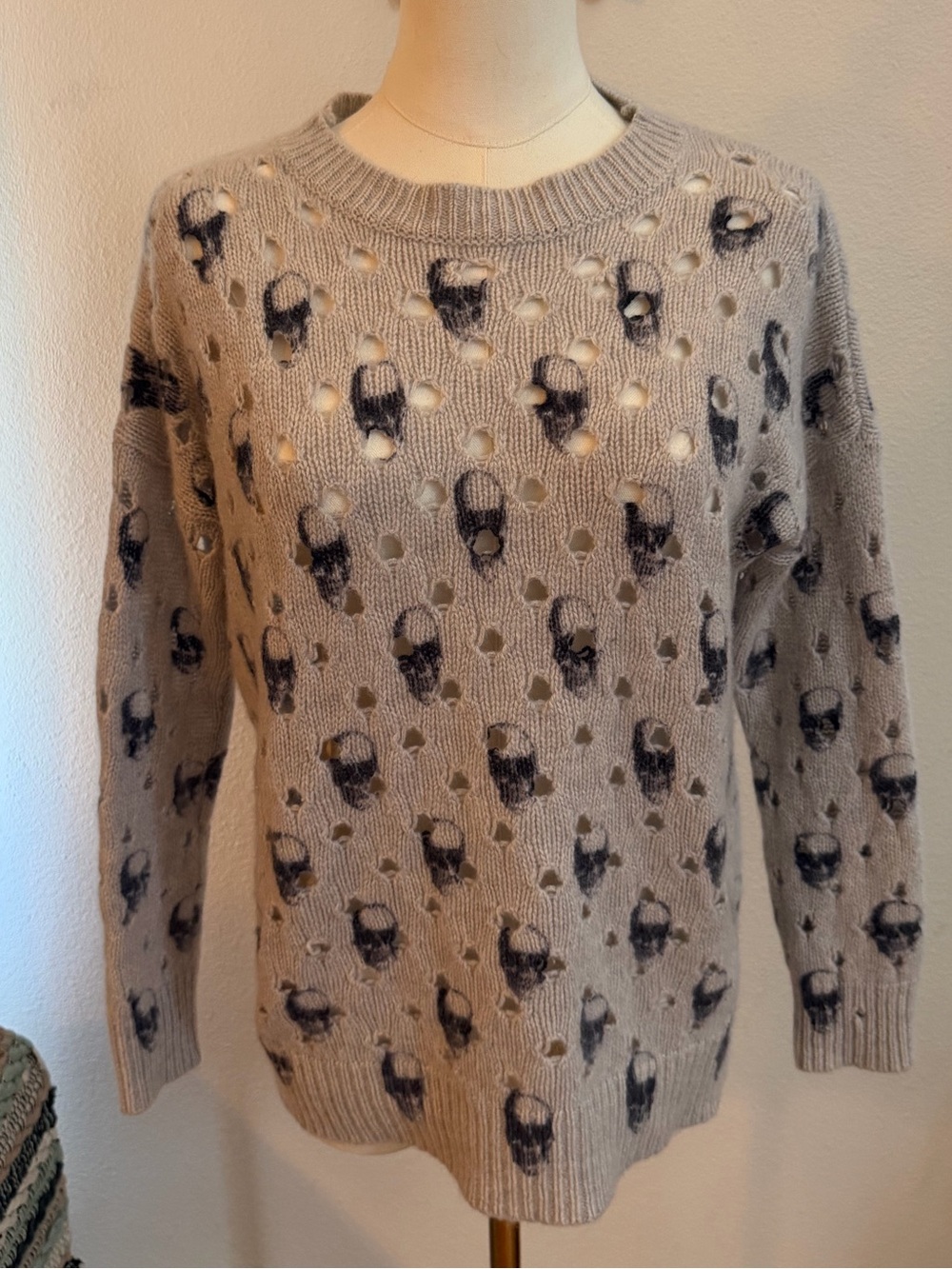 Skull Cashmere Sweater Size Medium Luxury Cashmere